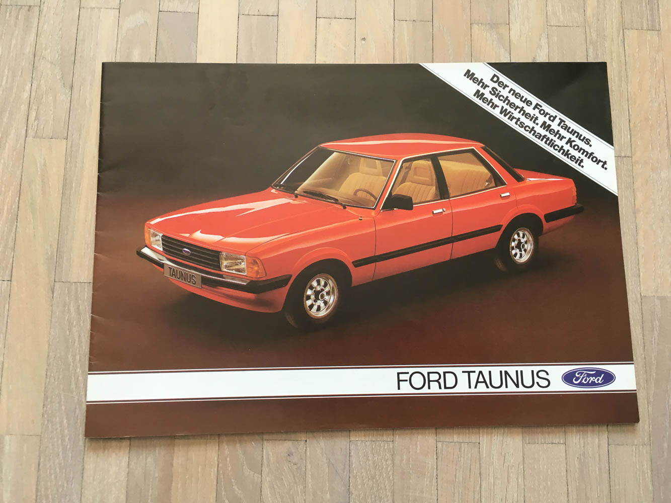 Postkarte  Oldtimer <   Ford  Taunus 2000 GLX 